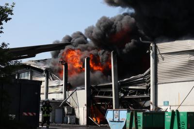 Waiblingen: Grossbrand im Alba Werk - mehrere Feuerwehren im Grosseinsatz